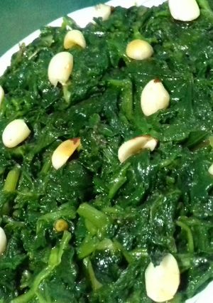 A picture of Palong shaak bhaja/ bengali style spinach stir-fry recipe.