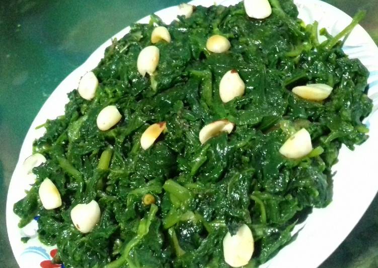 Palong shaak bhaja/ bengali style spinach stir-fry recipe