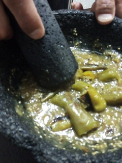 Una foto de Salsa verde ranchera bien brava con pulque o tequila