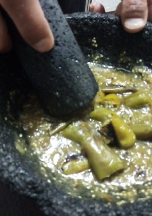Una foto de Salsa verde ranchera bien brava con pulque o tequila