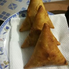 Beef samosas A picture of Beef samosas.