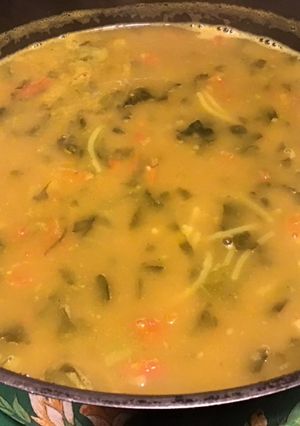 Une photo de Soupe de légumes du jardin aux vermicelles