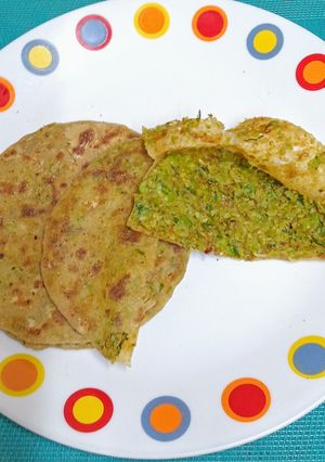 A picture of Seasonal Fresh Tuver & hara Lehsan Ka Paratha.