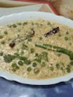 A picture of Mawa Green Peas Curry.