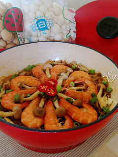 菇菇鮮蝦粉絲煲 的食譜成品照片