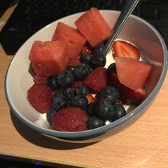 Yoghurt and Berries (simple healthy snack) A picture of Yoghurt and Berries (simple healthy snack).