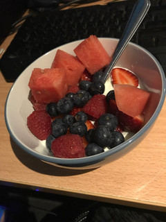 A picture of Yoghurt and Berries (simple healthy snack).