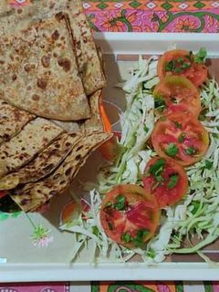 आलू का पराठा (aloo ka paratha recipe in Hindi) रेसिपी मुख्य फोटो