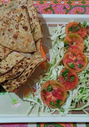 आलू का पराठा (aloo ka paratha recipe in Hindi) रेसिपी मुख्य फोटो