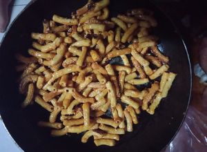 Hình của món Nui xào bơ tỏi(món ăn vặt).