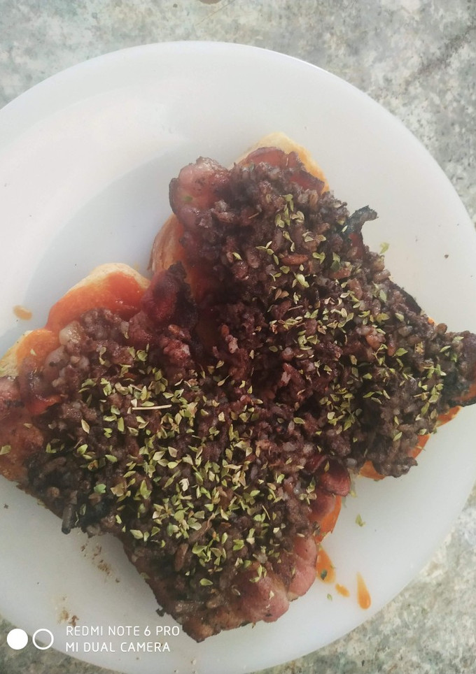 Una foto de Tosta de morcilla con bacon