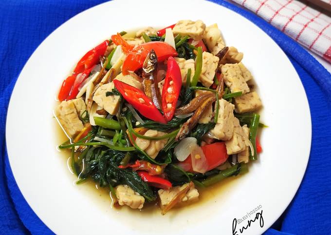 Cara Gampang Menyiapkan Tumis KTT (Kangkung Tempe Teri) yang Enak