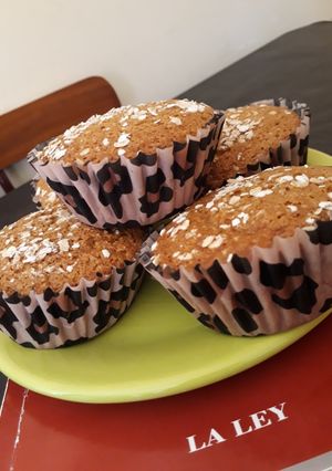 Una foto de Muffins intrgrales de avena y banana