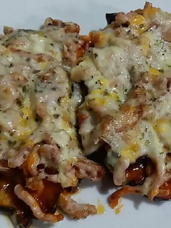 Una foto de Berenjenas en rodajas al horno con carne de pollo