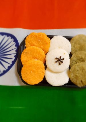 ત્રિરંગી ઈડલી (Tricolor Idli Recipe In Gujarati) રેસીપી મુખ્ય ફોટો