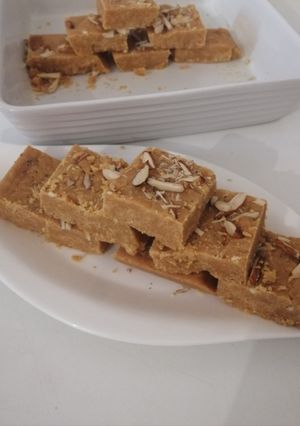 A picture of Besan barfi.