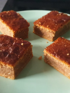 Una foto de Mini bizcochitos con cacao y naranja