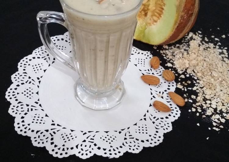 Simple Way to Make Homemade Muskmelon Oat almond smoothie