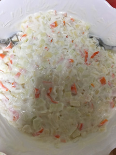 Una foto de Ensaladilla de manzana y palitos de cangrejo