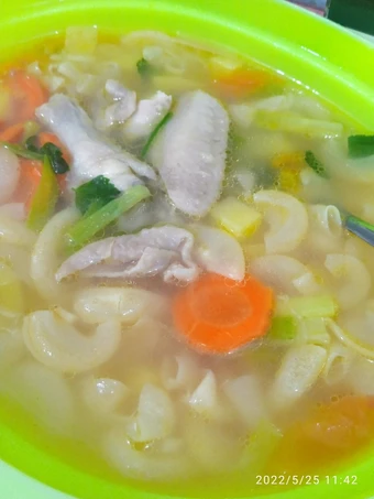 Langkah Gampang Menyiapkan Resep Sup ayam Makaroni yang Lezat Anti Ribet, Menggugah Selera