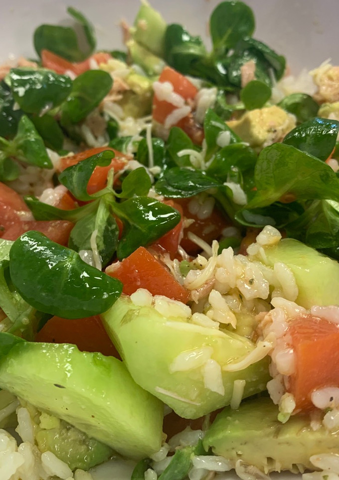 Una foto de Ensalada ligera con canónigos