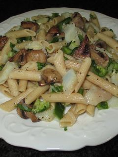 Una foto de Macarrones integrales con bacalao y champiñones