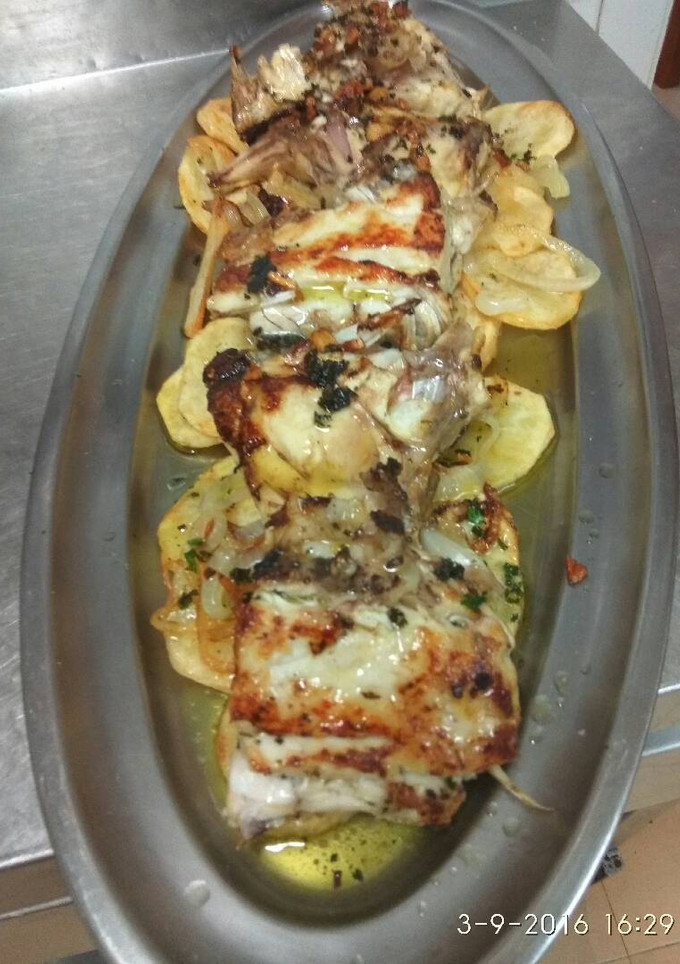 Una foto de Lubina a la espalda