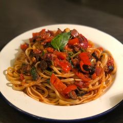 Linguine puttanesca 🍝 A picture of Linguine puttanesca 🍝.