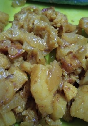 A picture of Aloo gobhi in pressure cooker.