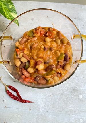 A picture of Easy chickpea and kidney beans chilli.