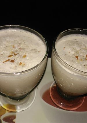 A picture of Almonds and Chocolate shake.
