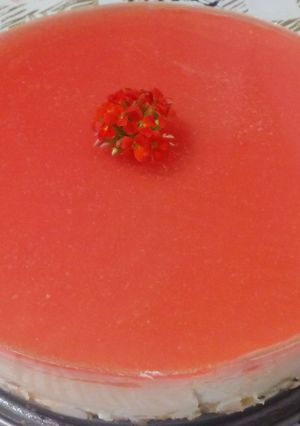 Foto principal de Tarta de queso con gelatina de fresa