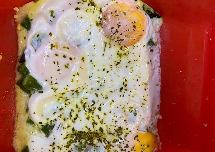 Huevos y espárragos al Lekué