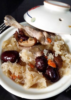 Foto resep Snow ear mushroom chicken soup (sup ayam obat cina)