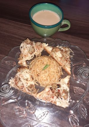 A picture of Spaghetti bread Pizza.