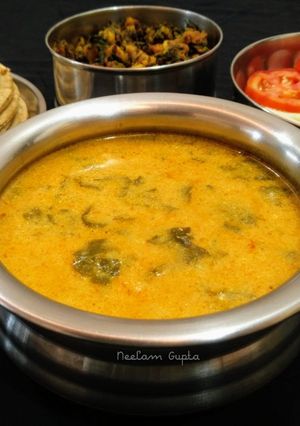 A picture of Palak Kadhi.