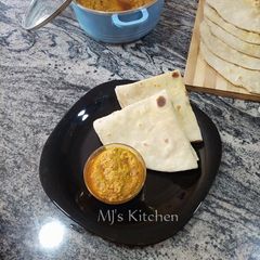 A picture of Coconut Milk Roti with Mayo cabbage beef dip.