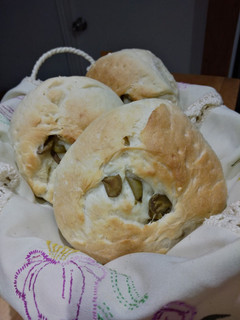 Una foto de Pan amasado con aceitunas