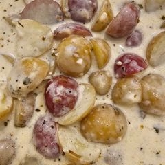 A picture of Creamy Garlic Baby Gold Potatoes.