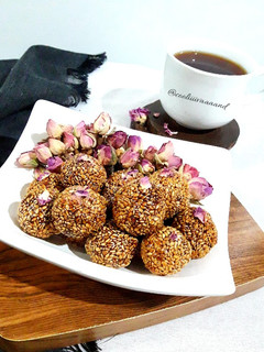 عکسی از دستور توپک کنجدی برای ماه رمضان😋 (فقط با ۲ قلم مواد)