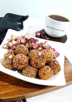عکسی از دستور توپک کنجدی برای ماه رمضان😋 (فقط با ۲ قلم مواد)