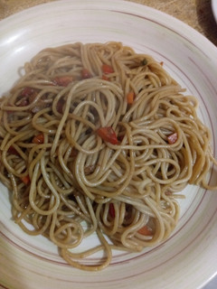 Una foto de Spaguetti con verduras y salsa de Soya