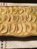 Tarta de hojaldre con manzanas y crema pastelera