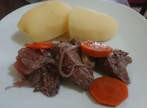 Foto principal de Carne al horno con papas cocidas