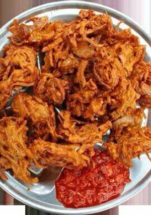 A picture of Aloo pyaj ke pakode.