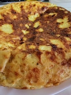Una foto de Tortilla Española de patatas y cebolla