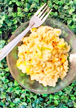 व्हाइट सॉस पास्ता (White Sauce Pasta Recipe in Marathi) रेसिपी चे मुख्य फोटो