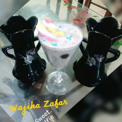 A picture of Marshmallow Cookies Shake.