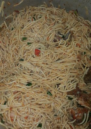 A picture of Spaghetti jollof.