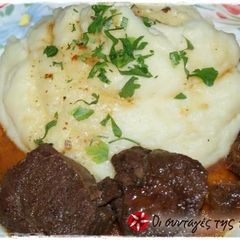 A picture of Beef with sun-dried tomatoes and red wine.